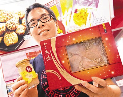 香港美食展举行 商家推“1元盆菜”吸客