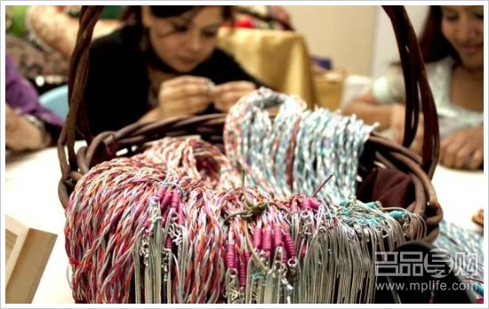 agnès b. BIJOUX彩色慈善手绳推荐