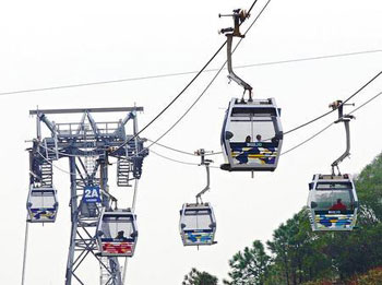 昂坪360缆车辗断工人手指案开审 公司否认违规