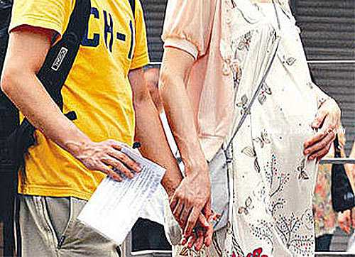 北京一名“双非”孕妇非法入港生产被遣返回京