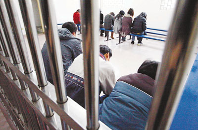 香港入境处设专组打击跨境假结婚 6年检控1200人 