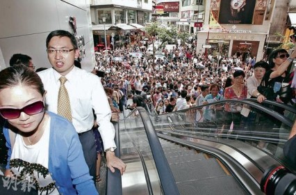 诚品书店香港店开业港人“朝圣”市民直言书价高