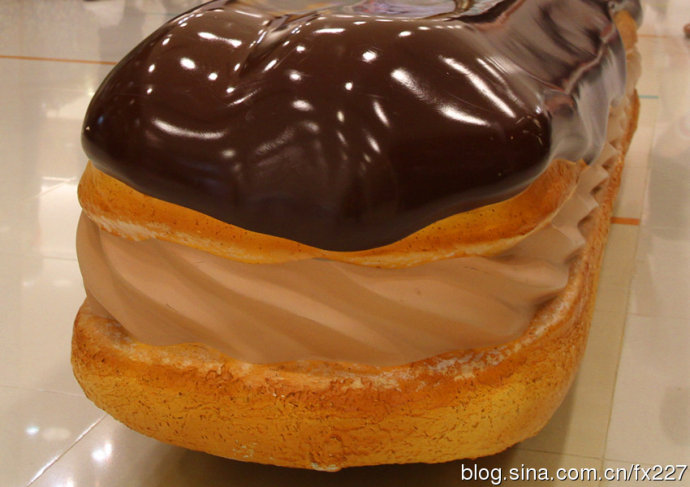 香港街拍：硕大的泡芙随便坐（组图）