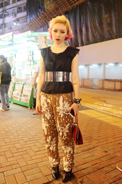 八月香港街拍个性鲜明