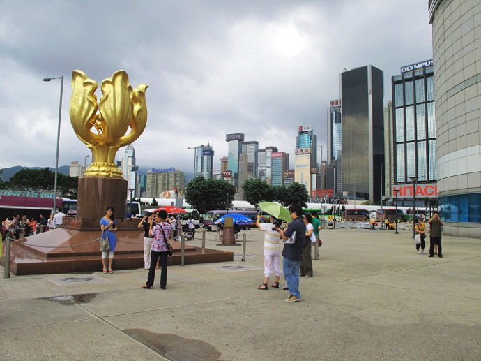 永远盛开的紫荆花——香港会展中心