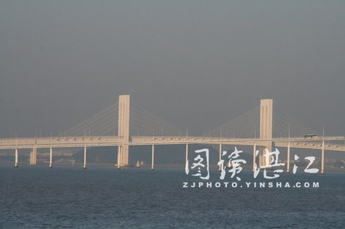 到澳门旅游去看跨海大桥