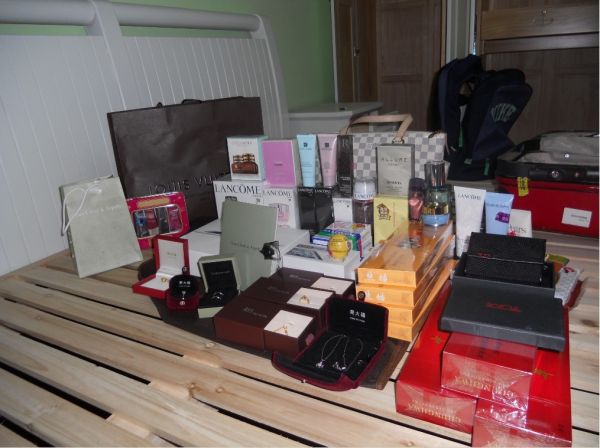 婚前香港采购 周大福克拉钻、LV包包、IPAD3、iPhone4S 等 