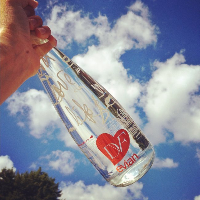 香港购物推荐：evian® X Diane von Furstenberg 2013特别版纪念瓶