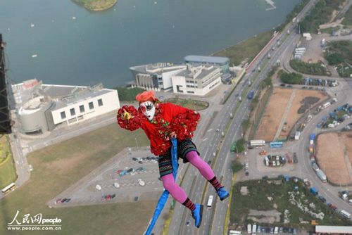 澳门举办第二届“疯狂笨猪大比拼”（组图）