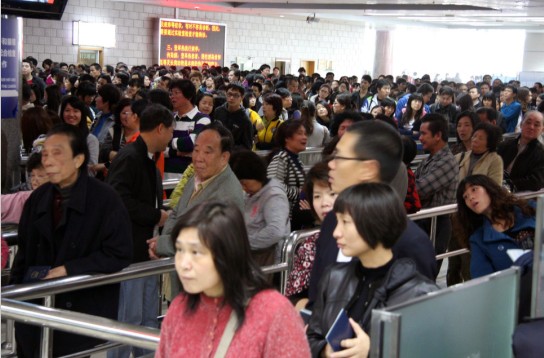 元旦三天共有近80万人次经由拱北口岸出入境