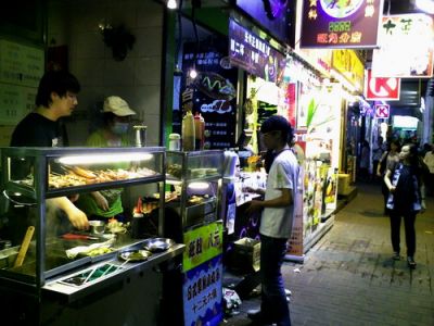 最低工资涨推动香港餐厅设最低消费