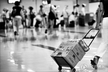 香港再现奶粉抢购潮 深圳扫粉族移向元朗