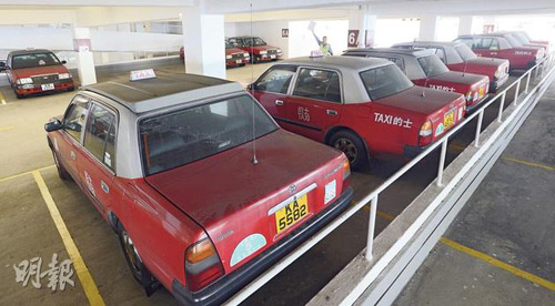 透视香港的士“千亿王国” 半百的士尘封车场(图)