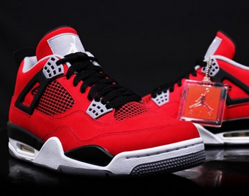 香港时尚：愤怒的公牛 Air Jordan IV鞋款新配色登场