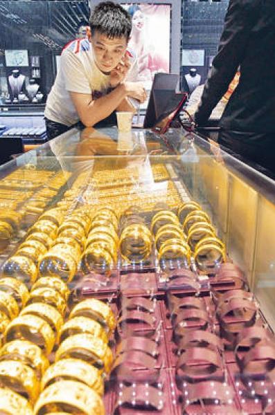 金价大跌香港买黄金实况：银行9999金已卖光