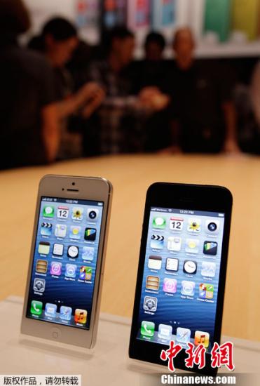 香港苹果店员工为女友偷40部iPhone 判刑10月 