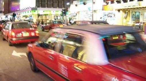 香港警方破获“黑的士家族” 35元车资叫价80元