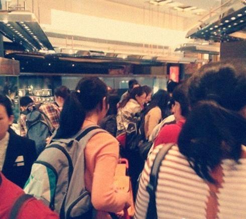 五一香港买金，金子简直用抢的！太吓人了！