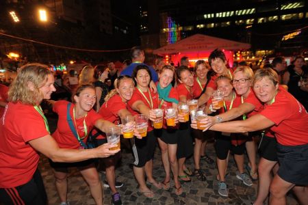 香港自由行：夏日盛事「香港龙舟嘉年华‧生力啤酒节」