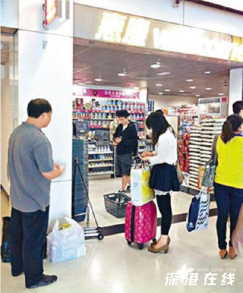 网曝落马洲港铁站惠康超市沦为小型水货城 水货客最多