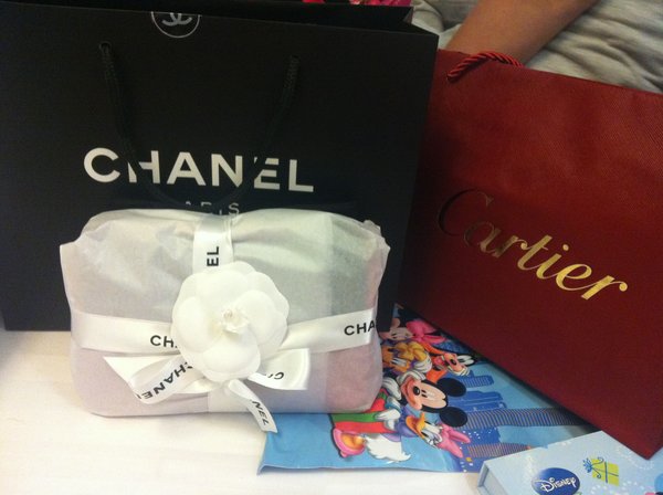 第一次跟团港澳血拼，入手chanel和卡地亚等 