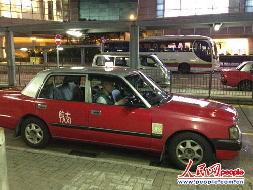 收入过万压力未减 香港的士司机面面观