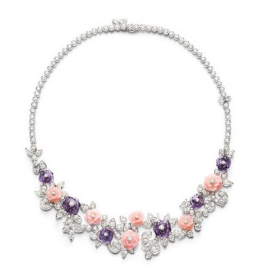 香港时尚：伯爵珠宝演绎花中之后的爱情故事 