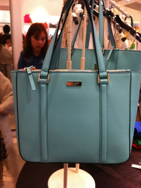 香港东荟城购入KATESPADE包包