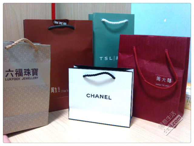 香港购金晒金帖，日月星辰5套得来全不费功夫！