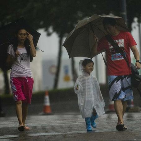 强台风“尤特”逐渐远离 香港公共交通开始恢复正常