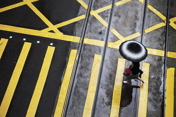 法国摄影师摄影作品：“尤特”后雨中香港