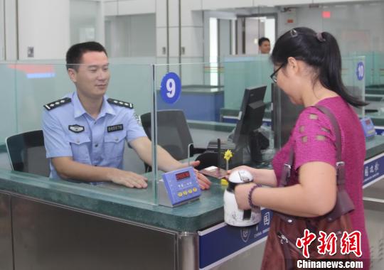 深圳文锦渡口岸将复关 边检开展通关模拟演练 