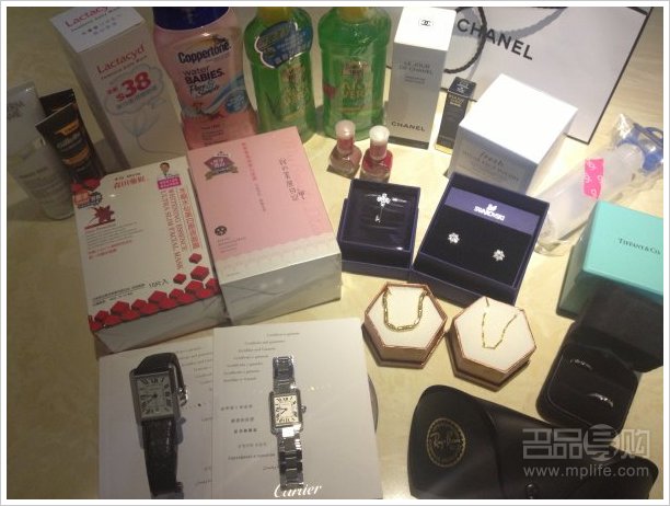 香港败蒂凡尼对戒 饺子包竟降价