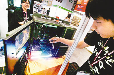 2013香港电脑通讯节新品：宝马跨界电脑机箱发布