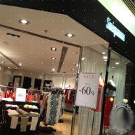 香港荷里活广场 Sinequanone全场4折起