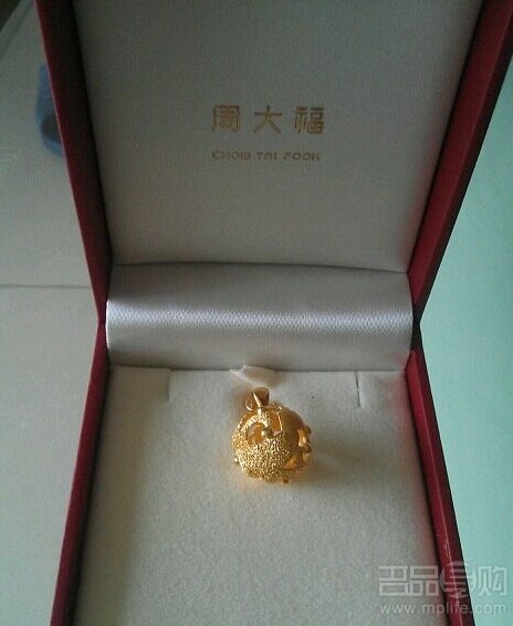 香港购物主攻周大福日月星辰900元