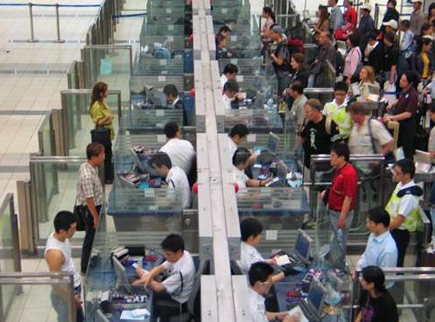2013中秋节香港过境人数达69万 21号为客流最高峰