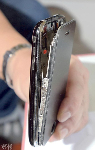 iPhone 3Gs发胀爆裂 苹果：电池老化属正常