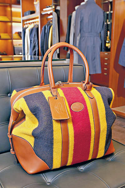 香港购物推荐：百年经典 Church's 英伦风鞋履、包包报价