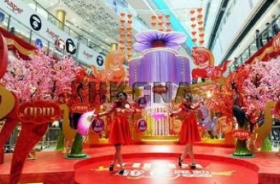 香港商场打造华丽园迎春 巨型花灯超吸睛