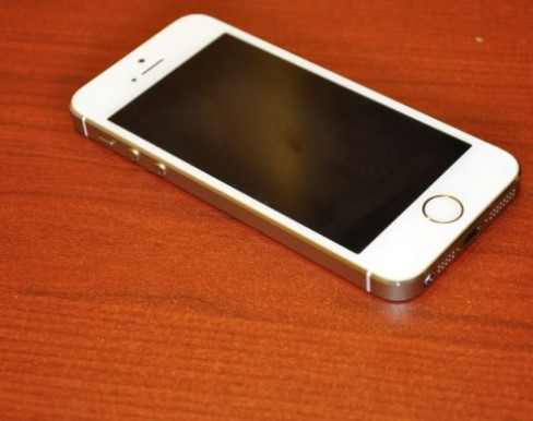 苹果或将明日正式开售中移动版iPhone