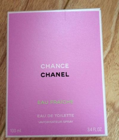 90后情侣香港购物游败卡雅钻石对戒+follifollie+New Balance附报价