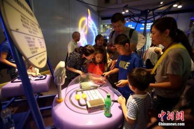 学生暑假哪里去 香港科学馆成为最好去处