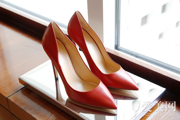 香港时尚：百丽2014秋冬最新鞋饰系列预览 简约轻熟风