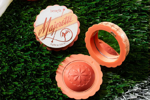 香港购物：benefit（贝玲妃）全新Majorette甜美粉桃胭脂膏