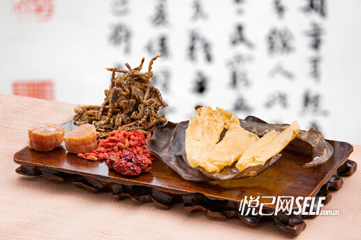 香港购物导购：传统美颜圣品 汉方护肤你中意谁？