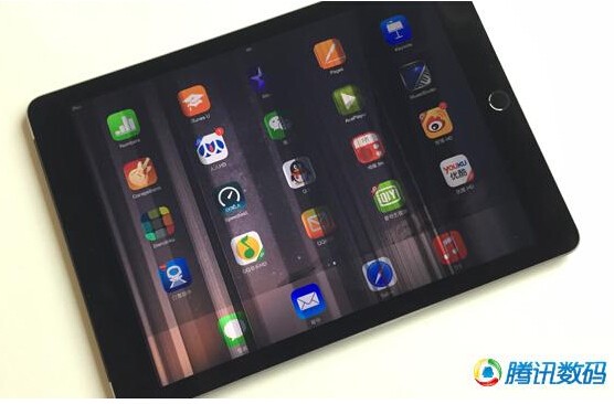 网友爆料iPad Air 2故障 无磕碰出现闪屏竖线