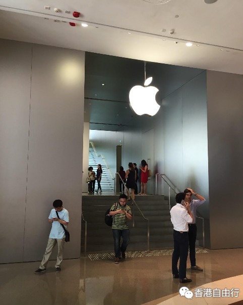 香港晒货：5.15实拍HK苹果店APPLE WATCH和12寸土豪金MACBOOK