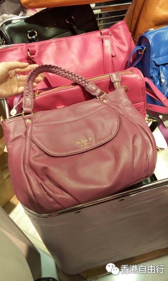 实拍sogo店庆as know as包包、cromia特价手袋、休闲鞋、大嘴猴背包、guess折扣包包、三叶草等