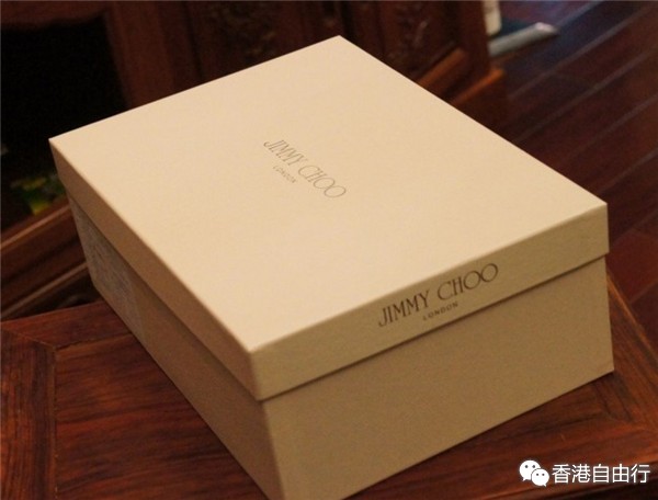 香港晒货：败出风格、败出水平！港澳血拼收获JIMMY CHOO黑色高跟鞋、黑色PRADA手包
